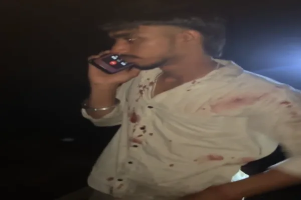 रात के सन्नाटे में बाजार में मची अफरा-तफरी, तेज रफ्तार कार तीन दुकानों में घुसी; लाखों का नुकसान